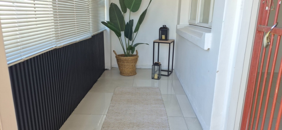 1 Bedroom Property for Sale in Ruyterwacht Western Cape